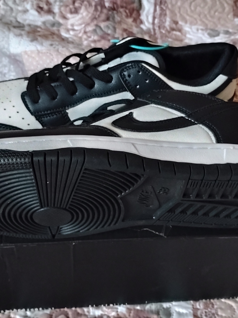 Nike Black and White Low-Top Sneakers - Picture 4 of 4